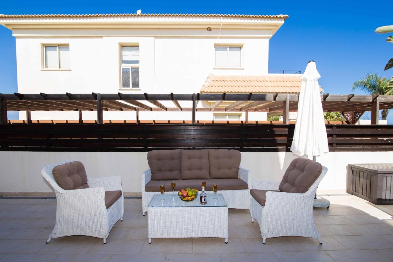 Villa Malama Паралимни Екстериор снимка