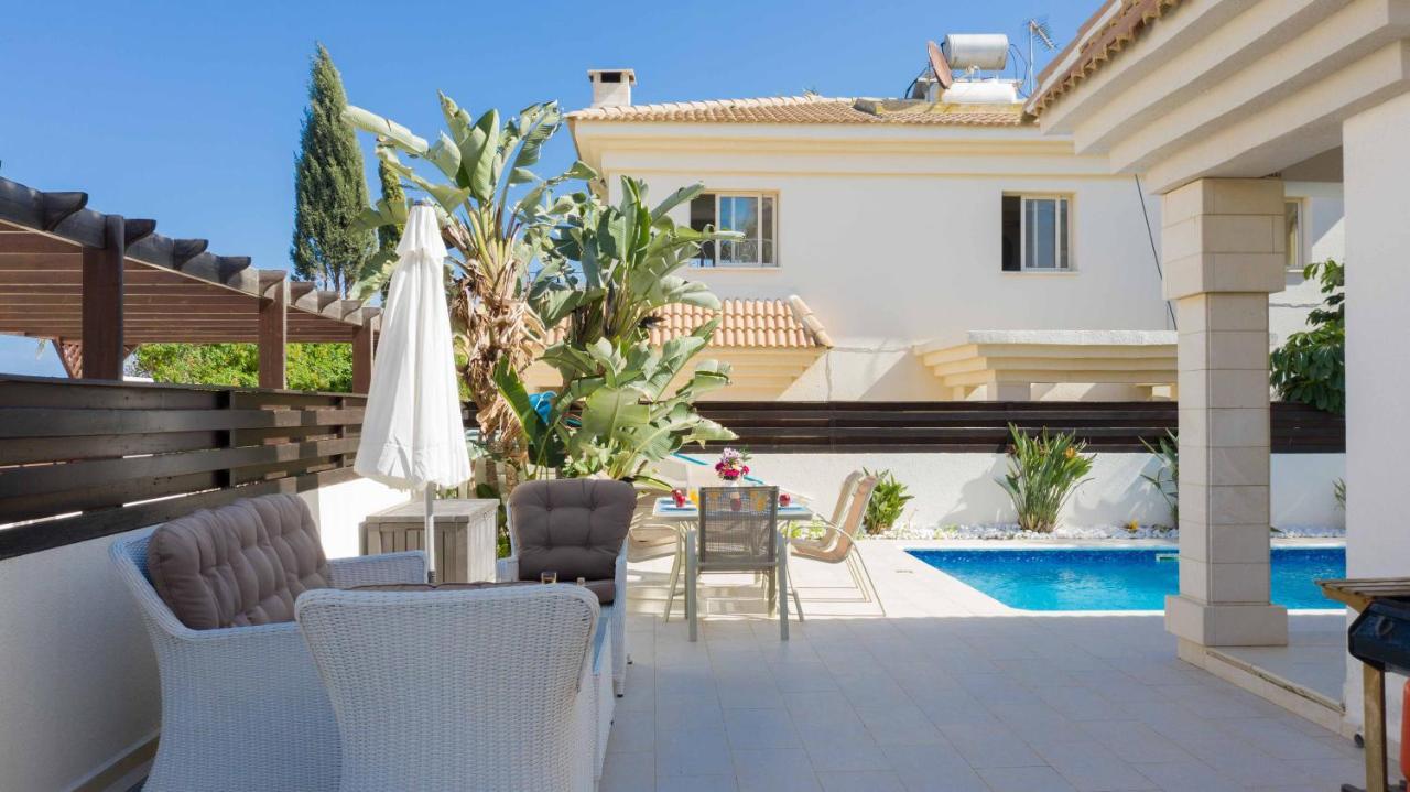 Villa Malama Паралимни Екстериор снимка